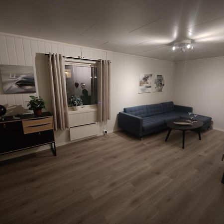 Vardo Accommodation - White House Exterior foto