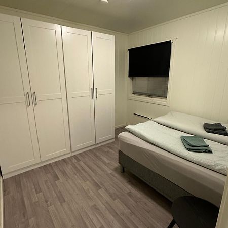 Vardo Accommodation - White House Exterior foto